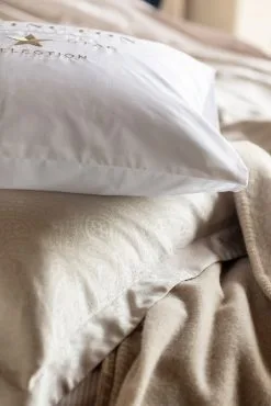 Lexington Hotel Embroidery Kussensloop 50x60 Cm -Kussens winkel 502957 01 4 EnvironmentImage dc5cfcdfcc