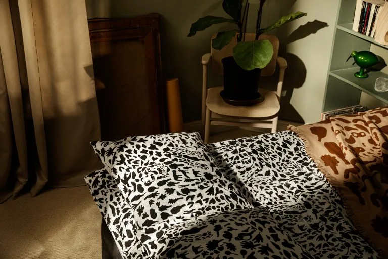 Iittala Oiva Toikka Cheetah Beddengoedset 150x210 Cm 4 Iittala Oiva Toikka Cheetah Beddengoedset 150x210 Cm - Afbeelding 2