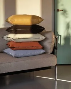 Hay Outline Kussen 50x50 Cm -Kussens winkel 504540 01 5 EnvironmentImage f00e11dc3a