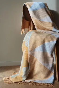 NJRD Metric Focus No. 2 Katoenen Plaid 130x185 Cm -Kussens winkel 504927 01 10 EnvironmentImage 3 6c481b65d0