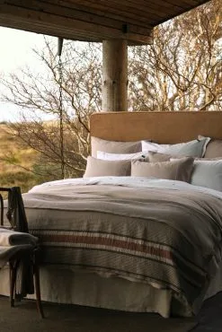 Lexington Side Striped Soft Quilted Sprei 240x260 Cm 9 Lexington Side Striped Soft Quilted Sprei 240x260 Cm -Kussens winkel 512855 01 5 EnvironmentImage 5f74f5a4b6