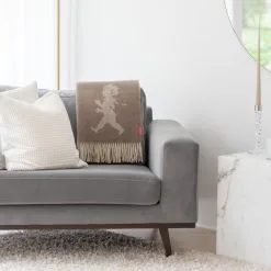 Solstickan Design Solstickan Plaid Merinowol 130x170 Cm 8 Solstickan Design Solstickan Plaid Merinowol 130x170 Cm -Kussens winkel 569502 01 41 EnvironmentImage a139b6b8e3