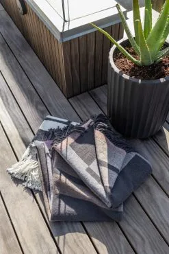 Mette Ditmer Bauhaus Plaid 127x170 Cm 11 Mette Ditmer Bauhaus Plaid 127x170 Cm -Kussens winkel 570552 01 43 EnvironmentImage 88be5ebd8c