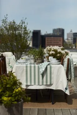 Lexington Leaves Recycled Wool Jacquard Wollen Plaid 130x170 Cm -Kussens winkel 575331 01 42 EnvironmentImage a934255388